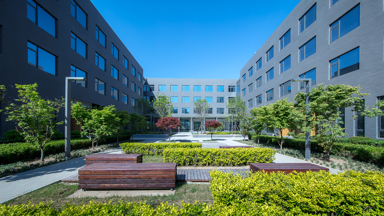 中关村医疗器械园荣获首都绿化美化花园式单位荣誉称号