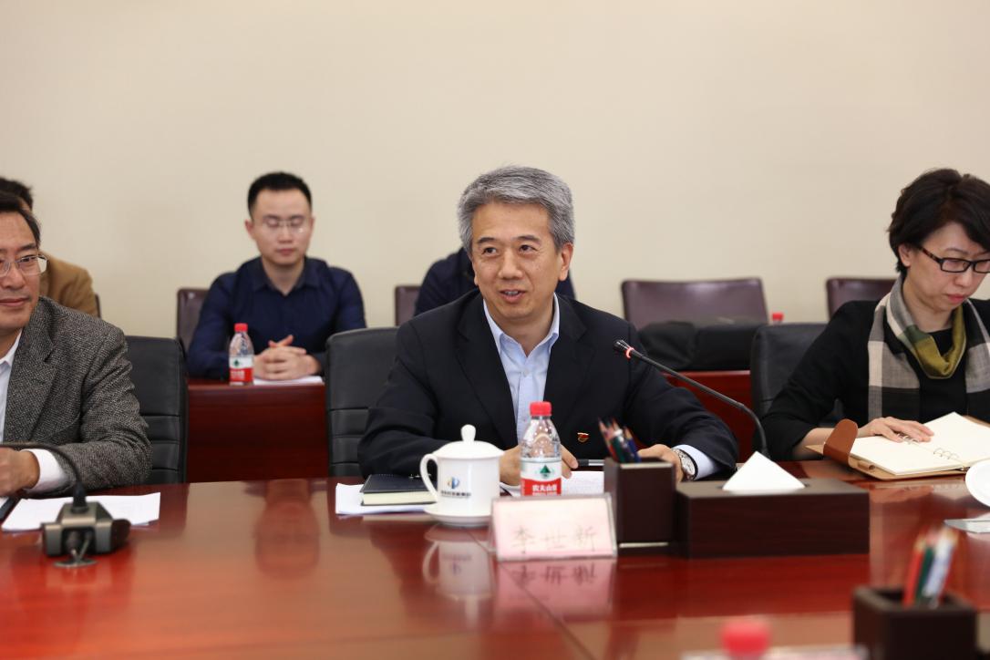 李世新副部长高度赞扬了崔屹教授的学术成就,并肯定了新材料所的整体